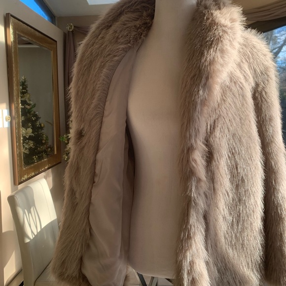 7 For All Mankind- Stunning, Chic Appearance, Faux Fur Chubby Jacket. Taupe - Picture 7 of 10